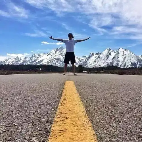 男生拍照姿势大全这样拍才帅