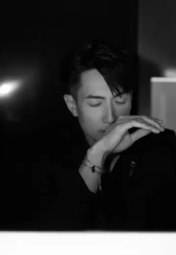 吴尊修身西服儒雅帅气写真16