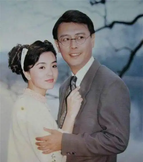 不过既来之则安之,为了让妻子王景平和孩子过上幸福的生活,刘德凯开始