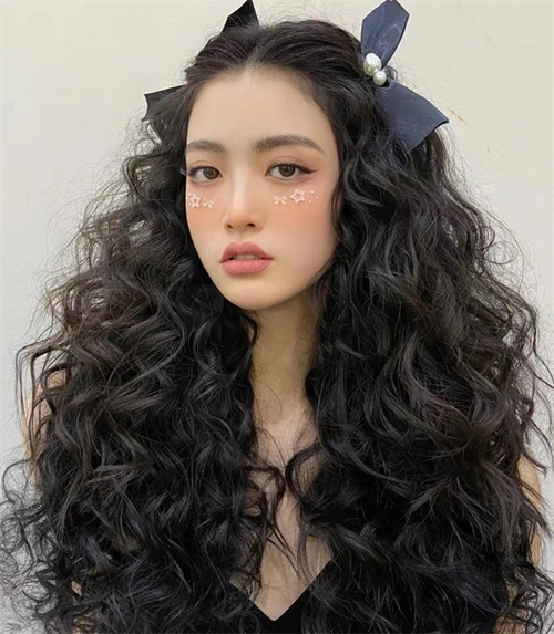 慵懒羊毛卷烫发 浪漫温柔不失美感_女生烫发 - 美发站