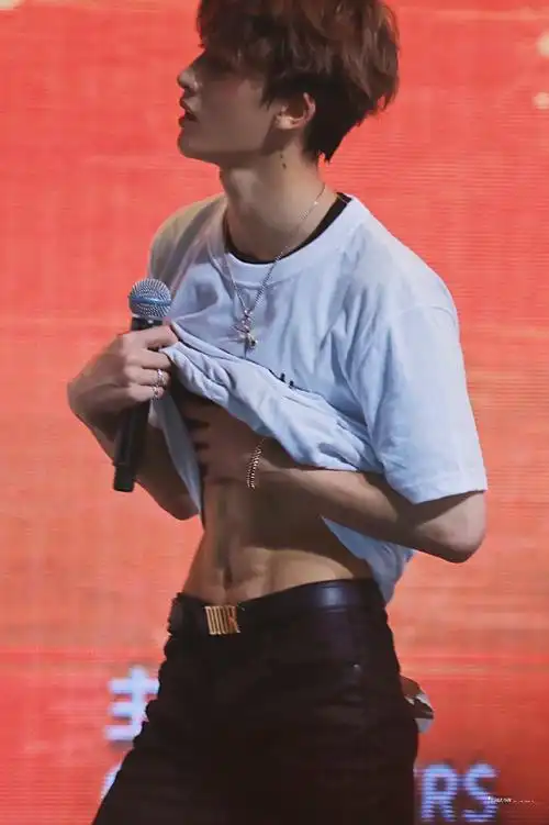 首都一橘##朱正廷腹肌