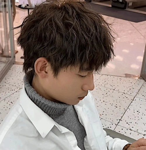 少年感十足烫发发型帅气清爽蓬松立体有型