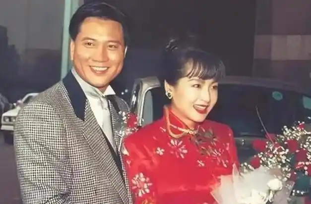 万梓良一婚周星驰当伴郎二婚娶小16岁空姐如今成人生赢家