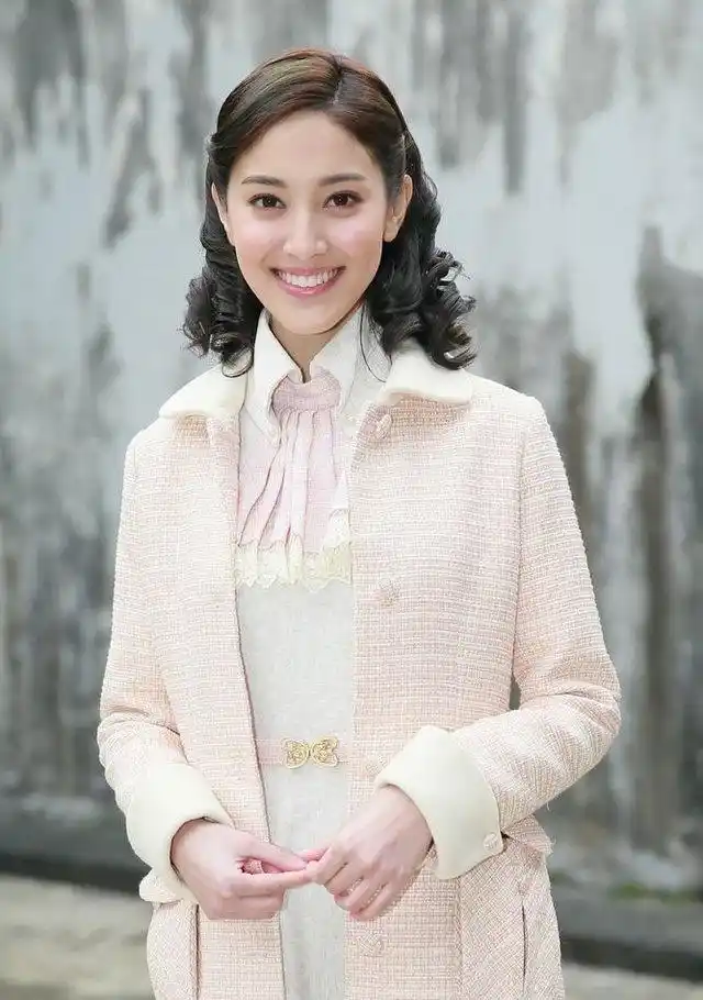 最近跟嘉颖去温哥华旅行的她表示有带男友见一下朋友,并一起吃饭,笑指