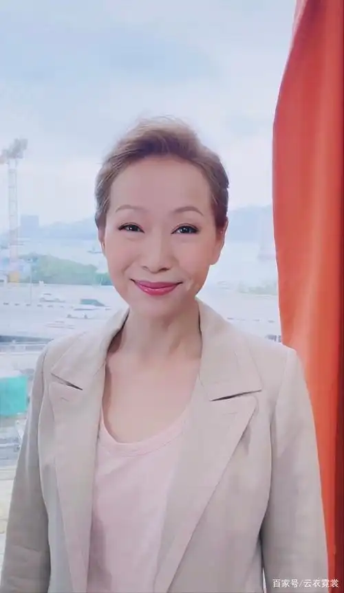 57岁叶童近照罕曝光,再扮许仙容貌衰老认不出,嫁富商至今无后