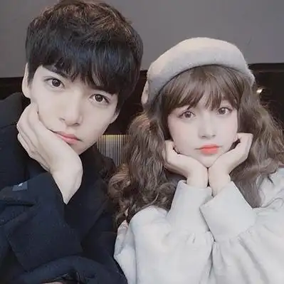 高逼格美女帅哥随性自拍情侣头像两人一对