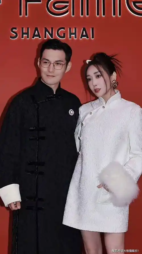 原创这一夜严屹宽帅得夺目新中式战袍高级优雅45岁仍像小说男主