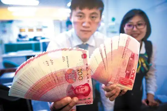 记者戴曼曼,刘薇报道:昨日,2015年版第五套人民币100元纸币正式发行