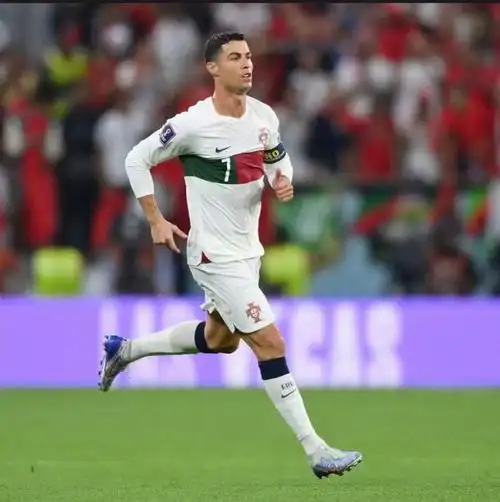 500万欧c罗赚疯了三方联名球衣销量创纪录仅次于梅西