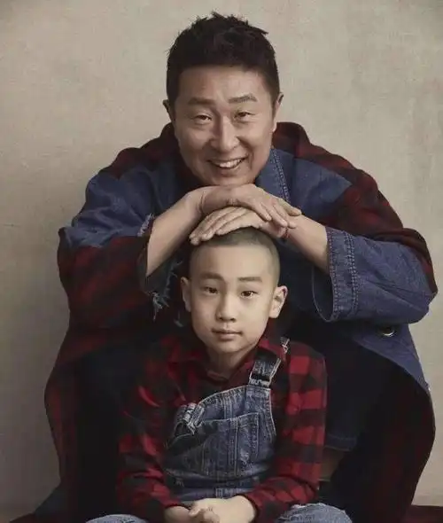 超赞!林永健一家资助《爸爸去哪儿》搬砖女孩,女孩已考上公务员