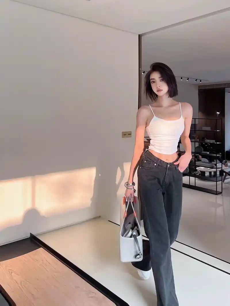 夏日自由.#图文伙伴计划 #高个子女生 #短发女生 #高级感 - 抖音