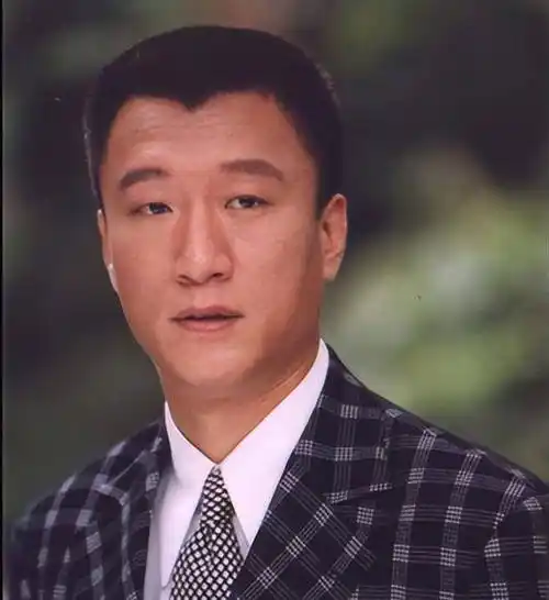 孙红雷与丁嘉丽分手22年:他娶海归美女喜当爹,她愧对女儿仍单身