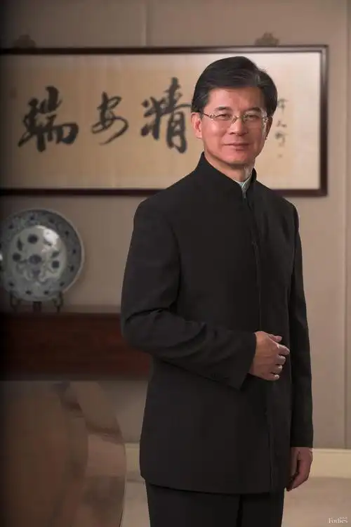 p>罗康瑞,男,汉族,1948年4月生于 a target="_blank" href="/item