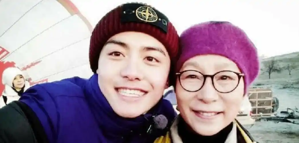 奚美娟和儿子奚男相对于那些感情破裂,还死撑着在一起的夫妻来说,奚