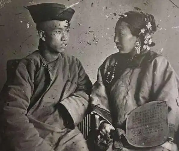 晚清真实老照片:身着汉服的女子,最后一张是清廷的格格