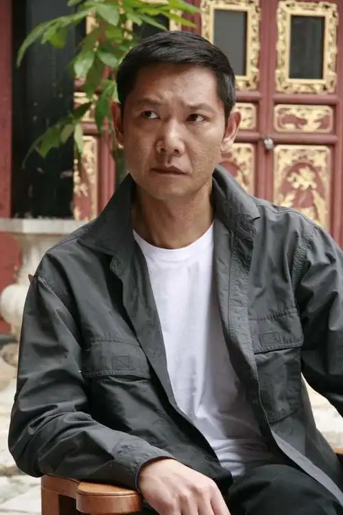 冯国强饰叶春生演员冯国强给人印象总是扮演坏蛋,在《缉毒英雄》中