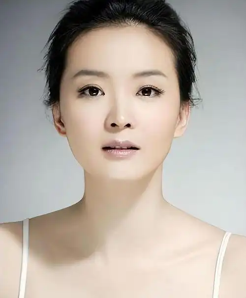 为儿子退出娱乐圈,嫁入豪门却饱受蹉跎的王艳,如今终于苦尽甘来