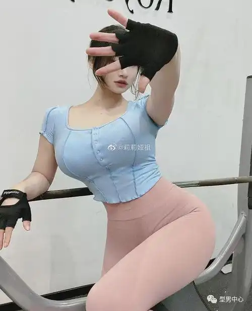 国产女护士因胸太大疯狂健身,结果.