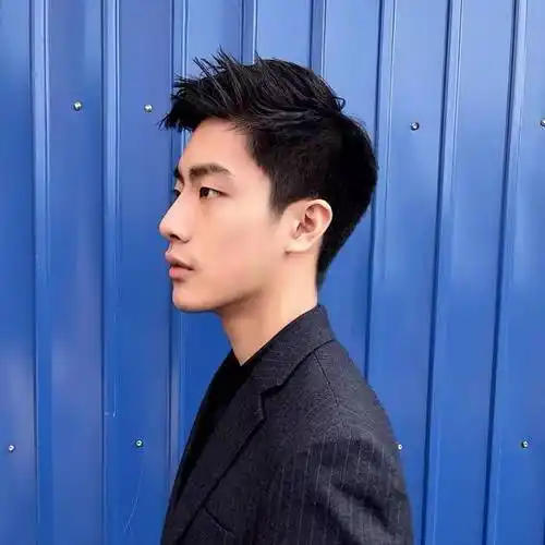 ⑧男生动感2/8侧分发型