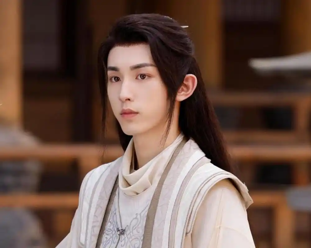 郭俊辰在《花戎》正片里的状态,怎么跟剧照不太一样?