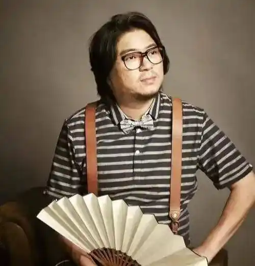 54岁高晓松近照曝光身材暴瘦脸小了一圈高调晒自拍疑似想复出