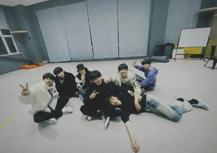 自修时代少年团合照