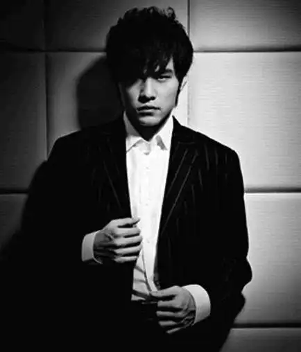 求这张周杰伦图片的黑白大图?