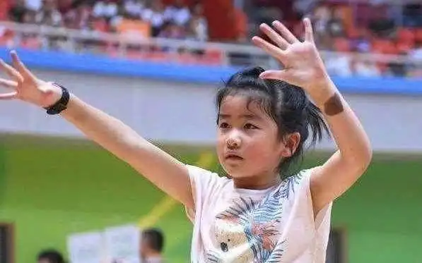 姚明女儿身高已失控!4岁超郭敬明,9岁完胜郭德纲