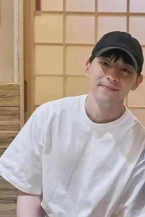 邓伦近况,发福认不出,开火锅店谋生,被曝隐婚生女遭圈内人疏远