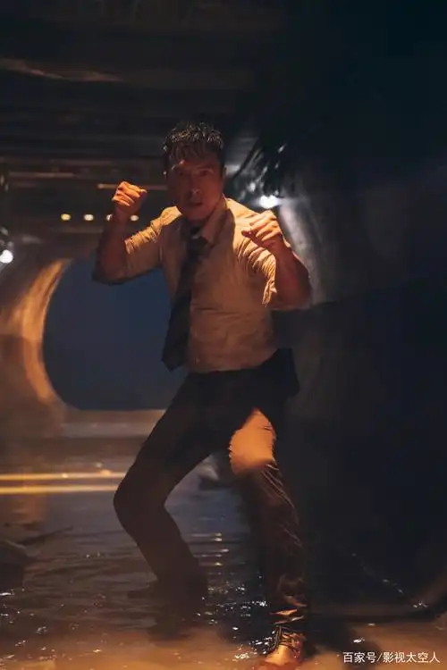 没能去电影院观看《怒火重案》,来几张图片过过瘾