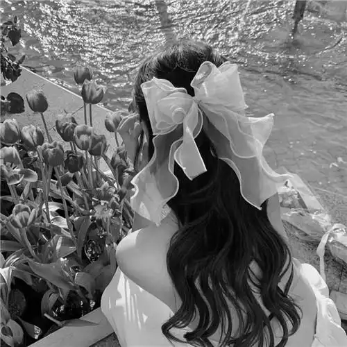 女生头像慵懒偏冷淡风黑白图片