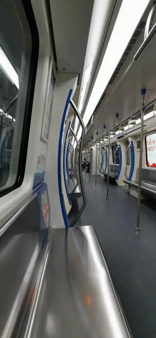 试乘地铁三号线