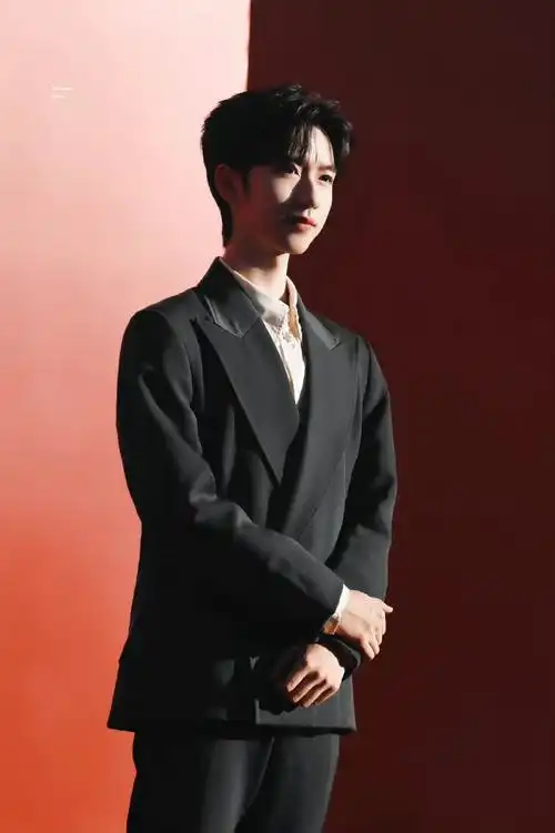 贺峻霖说主持大影节不可思议