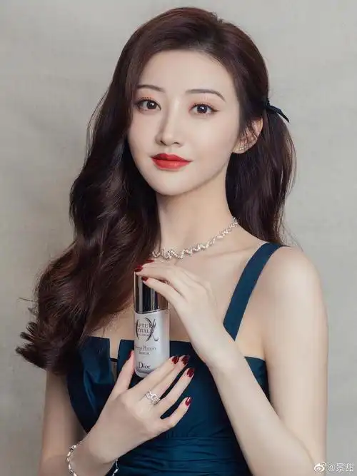 景甜根本不是浓颜系美女她是标准的正统大牡丹长相