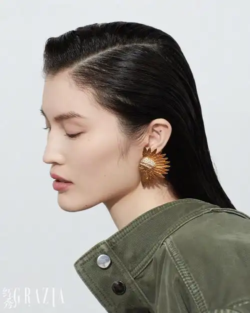 何穗登上《红秀grazia》封面 冷艳得不可方物_行业内参_资讯_模特中国