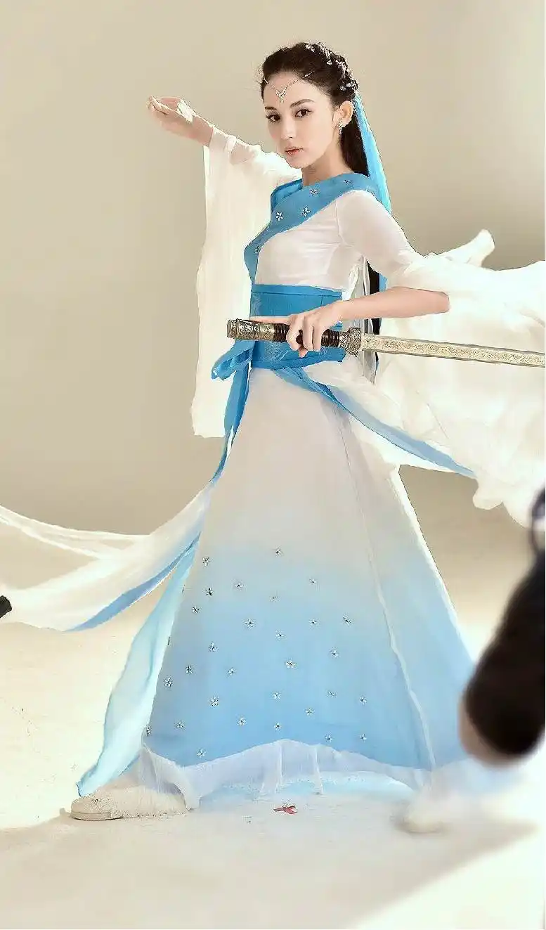 美图出圈预警!古力娜扎原始传奇代言造型曝光,比薰儿还好看