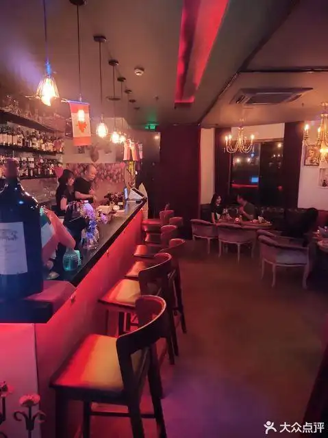 上海市 休闲娱乐 酒吧 > 红酒吧红酒吧位于上海市长宁区仙霞路640号3