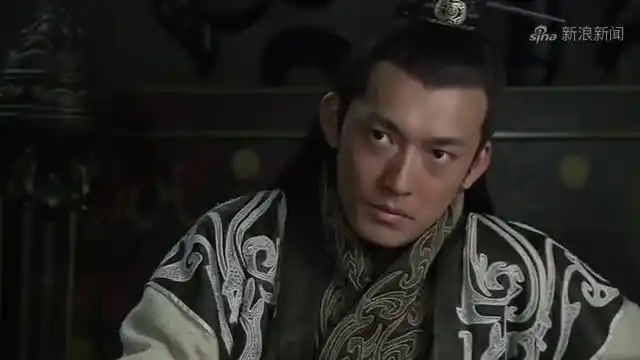 新三国就要斩杀黄忠那一刻,魏延出现了,一剑刺死刀斧手