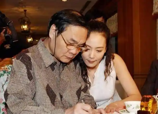 刘雪华醒来发现身边没人,客厅窗户却打开,这是最后一次看见丈夫_刘