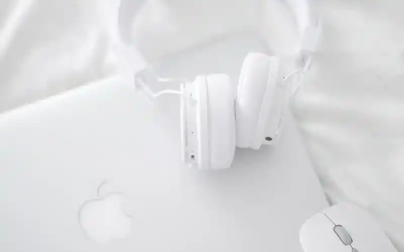 简单白色系唯美高清图片桌面壁纸