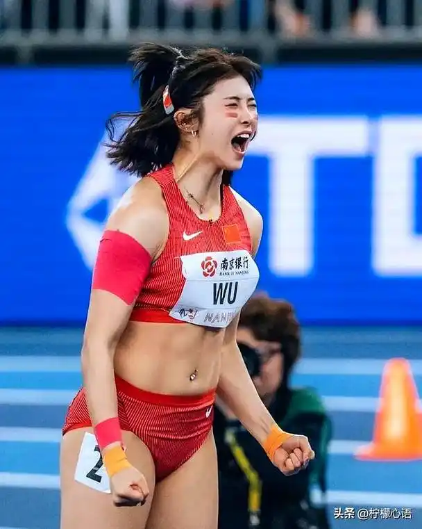哇!吴艳妮短发造型美翻了,谁说运动员就不能漂漂亮亮呢?