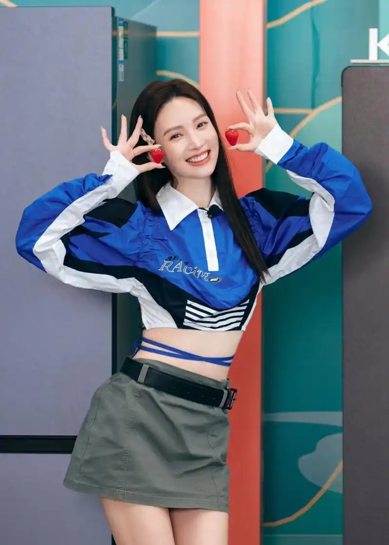 金晨美腿白袜～颜值超高吖