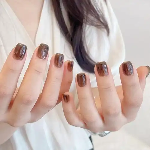 棕色短指甲方圆形美甲图片