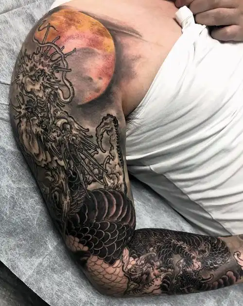 黑灰龙花臂未完成纹身图片手臂新传统纹身图案