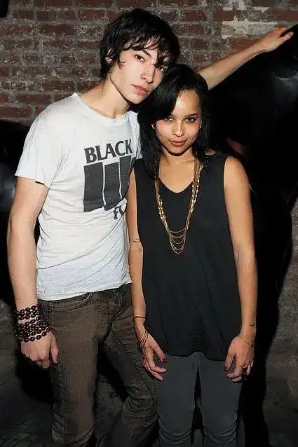 题外话,前男友法鲨到现在都和继父海王是很好的朋友.