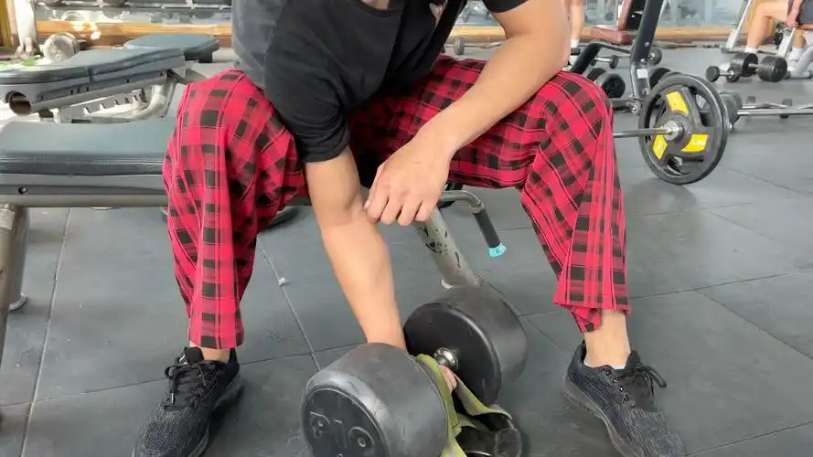 45公斤弯举腹肌直接抽筋