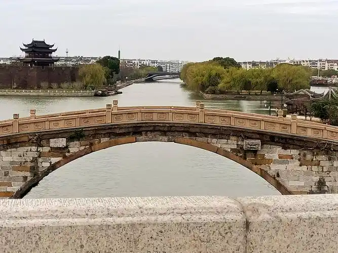 新老觅渡桥飞架两岸