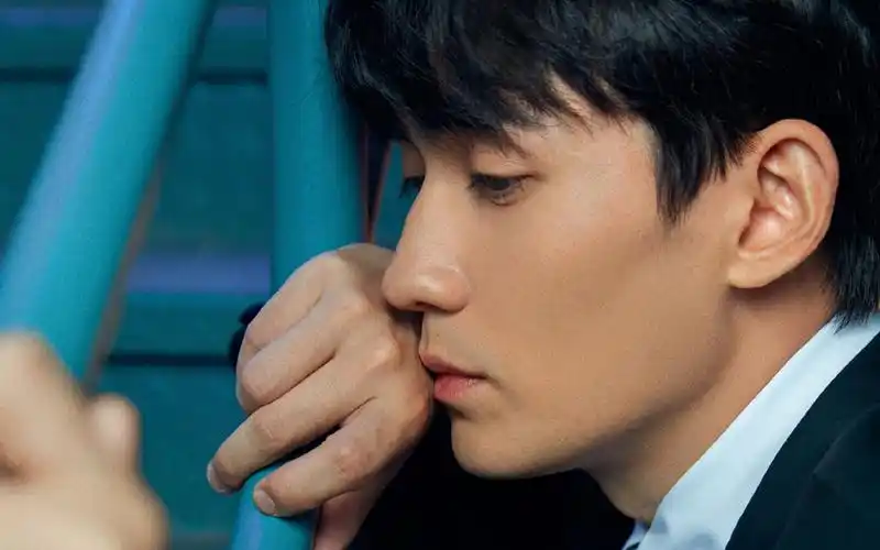 朱一龙成熟魅力写真桌面壁纸