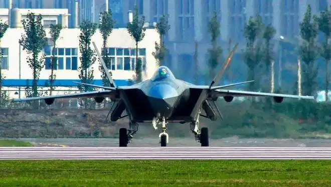 歼20正面肌肉照合集10年前一飞冲天王者霸气超过漂亮的定义