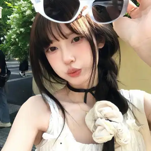 俏皮美女363436373039女生头像